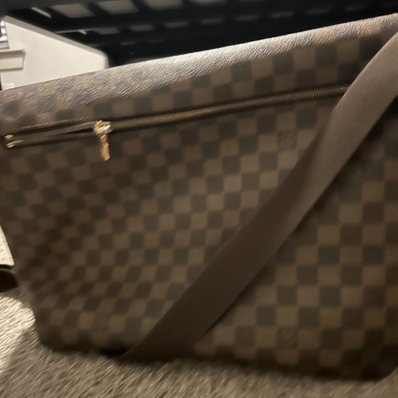 LOUIS VUITTON Damier Brooklyn GM Messengwe bag - Picture 3 of 8